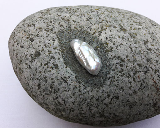 Natural green stone with freshwater pearl