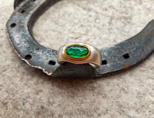 Ring aus 925er Silber mit Turmalin in Goldfassung