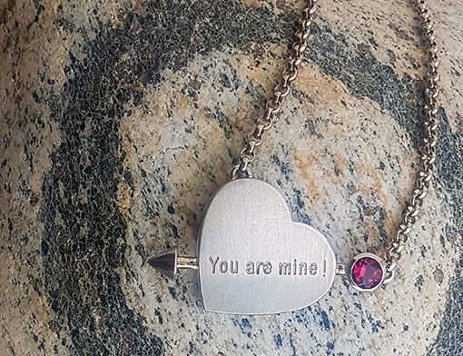 Medaillon „You are mine!“, Silber, Granat