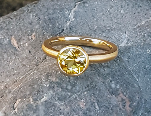Ring Gold, Rhodolit und Saphire